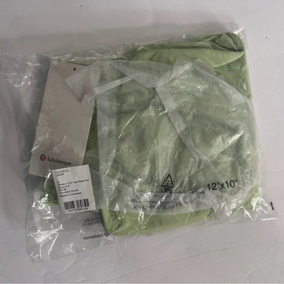 Lululemon Shake It Out High-Rise Running Short 2.5" NWT size small Lemongrass - Picture 3 of 3